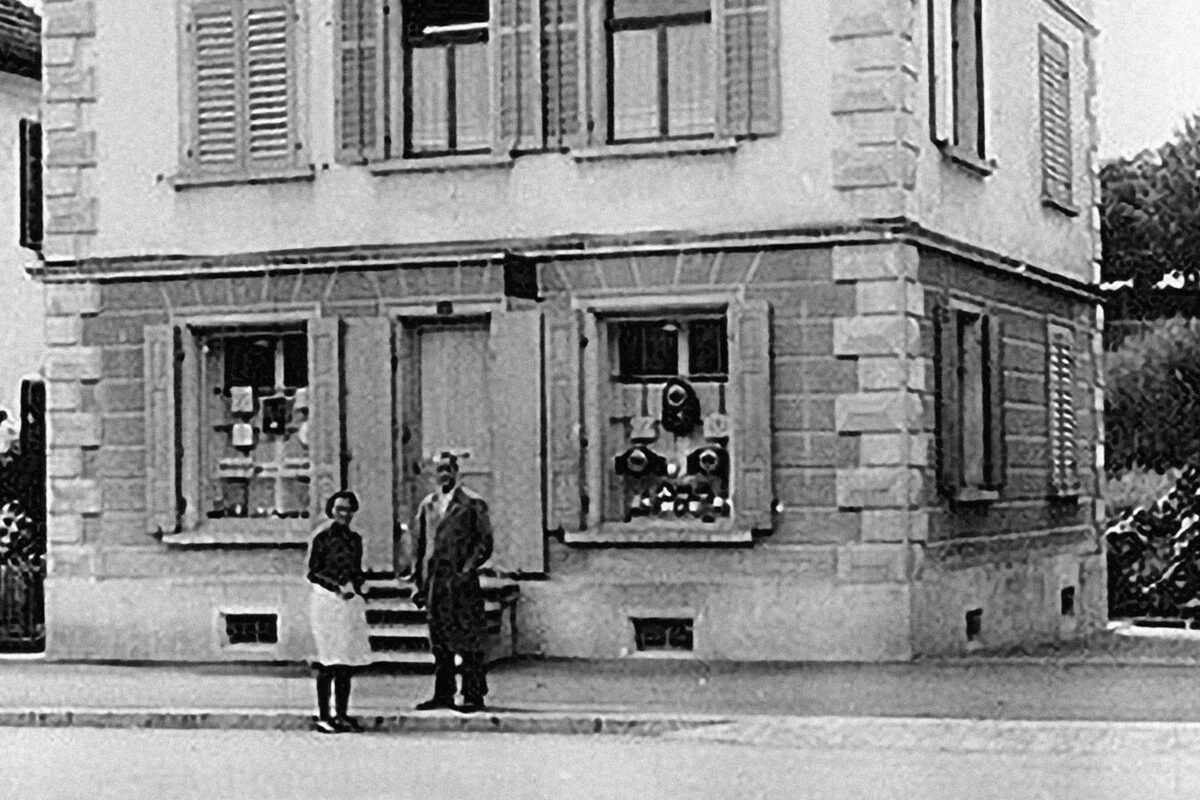 1936 Firmengründung durch Ernst und Klara Scholl
